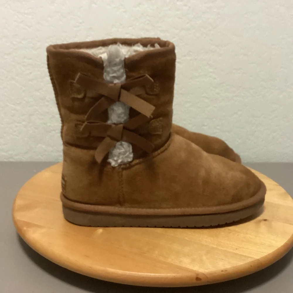 Koolaburra by UGG Victoria‎ Chestnut Suede Bow Boots Kids Size 4 101233K